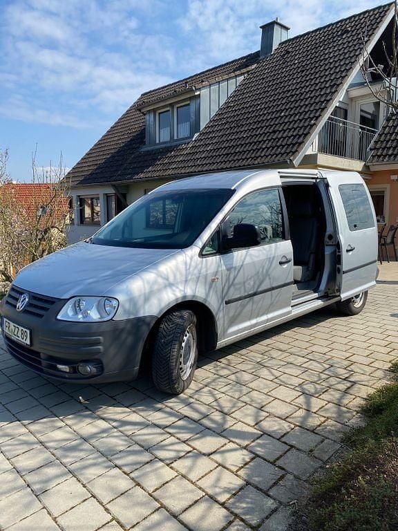 Gebraucht VW Caddy Maxi 105 PS (77 kW) 2010 Silber Van / Kleinbus