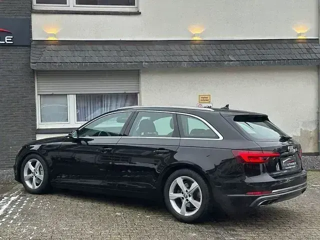Gebraucht Audi A4 Sport 190 PS (139 kW) 2019 Brillantschwarz Kombi