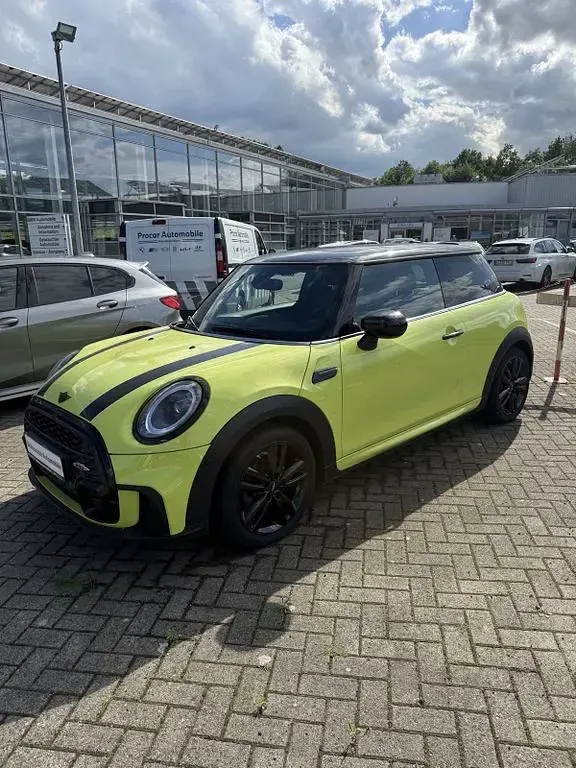 Gebraucht Mini John Cooper Works 136 PS (100 kW) 2023 Gelb Kleinwagen