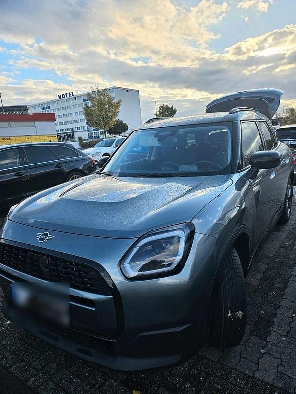 Grün Gebraucht 2024 Mini One D Countryman SUV | 28.000 € - Bild 1/4