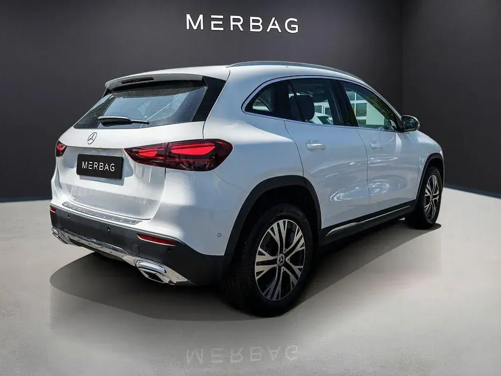 Gebraucht Mercedes GLA180 Advanced 185 PS (136 kW) 2024 Polarweiß SUV