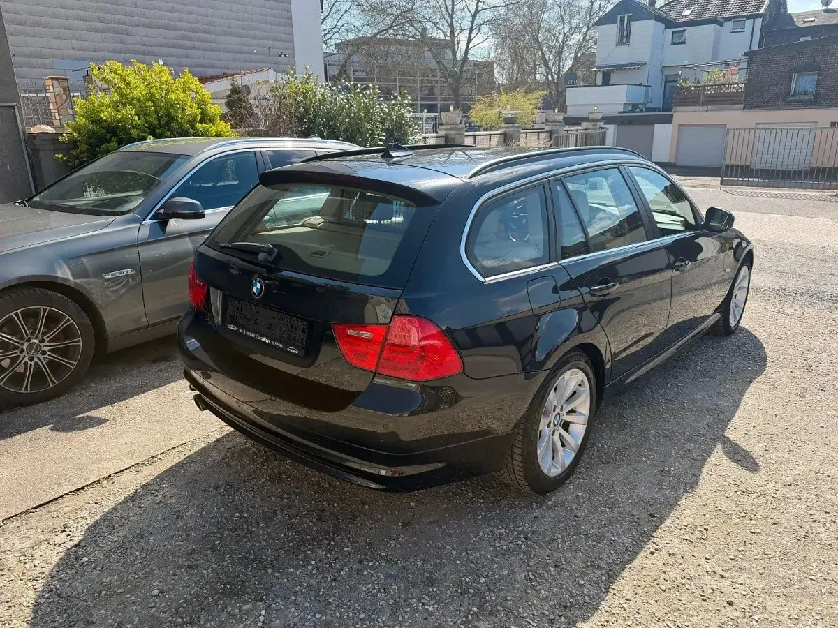 Gebraucht BMW 318 Exclusive 143 PS (105 kW) 2011 Schwarz Kombi