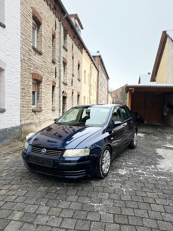Gebraucht Fiat Stilo 101 PS (74 kW) 2003 Blau Kleinwagen