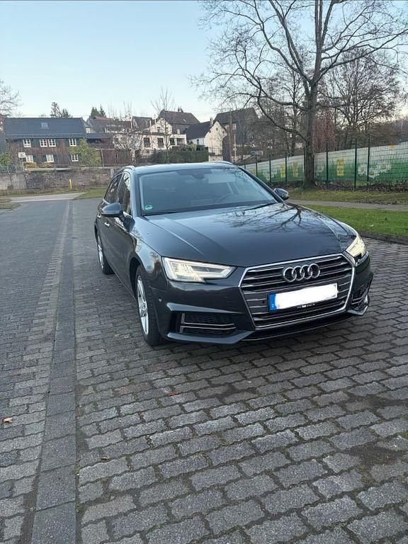 Gebraucht Audi A4 Comfort 150 PS (110 kW) 2019 Grau Kombi