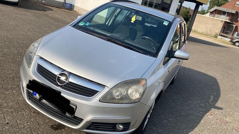 Grau Gebraucht 2005 Opel Zafira Family Van / Kleinbus | 2.000 € (Fairer Preis) - Bild 1/4