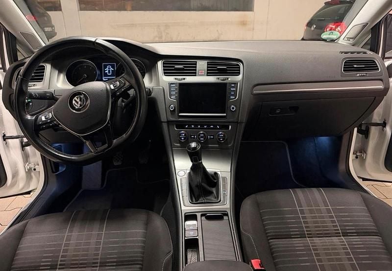 Second-hand VW Golf VII R-line 110 CP (80 kW) 2015 Alb Hatchback