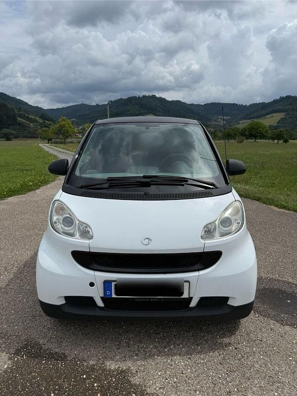 Weiß Gebraucht 2009 Smart ForTwo Coupé Pure Coupé | 2.750 € (Etwas zu teuer) - Bild 1/4
