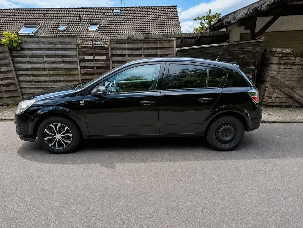 Gebraucht Opel Astra 90 PS (66 kW) 2009 Schwarz Limousine