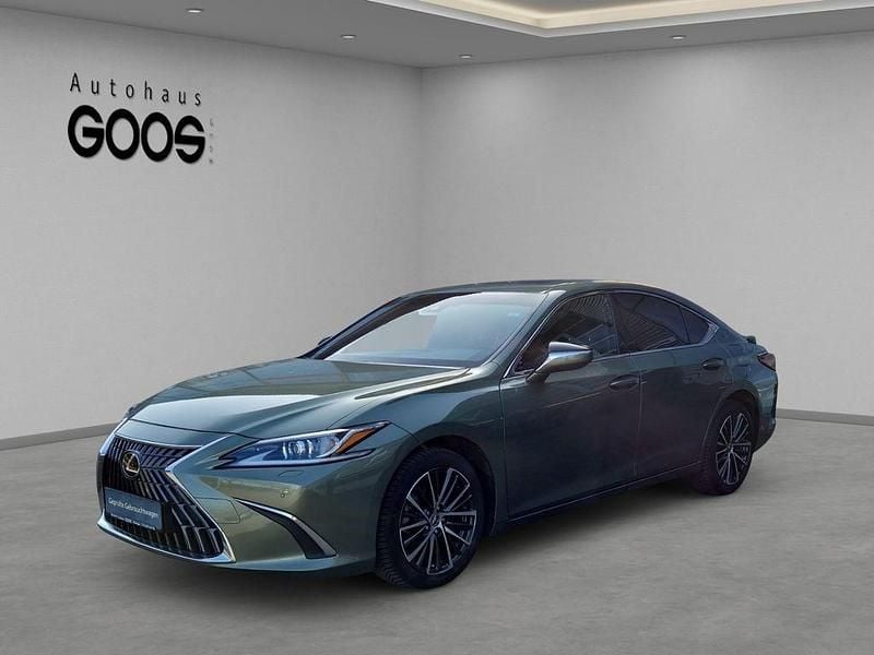 Gebraucht Lexus ES300H 218 PS (160 kW) 2023 Sunlight green Limousine