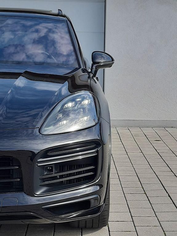 Schwarz Gebraucht 2018 Porsche Cayenne Turbo Chrono SUV | 78.999 € (Teuer) - Bild 1/4