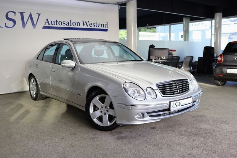 Silber Gebraucht 2004 Mercedes E500 Avantgarde Limousine | 14.450 € (Teuer) - Bild 1/4