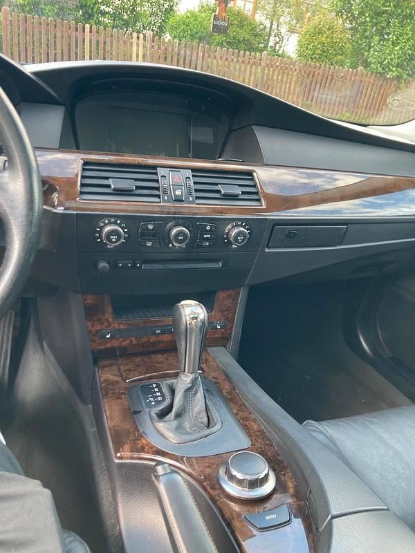 Gebraucht BMW 523 177 PS (130 kW) 2006 Schwarz Limousine