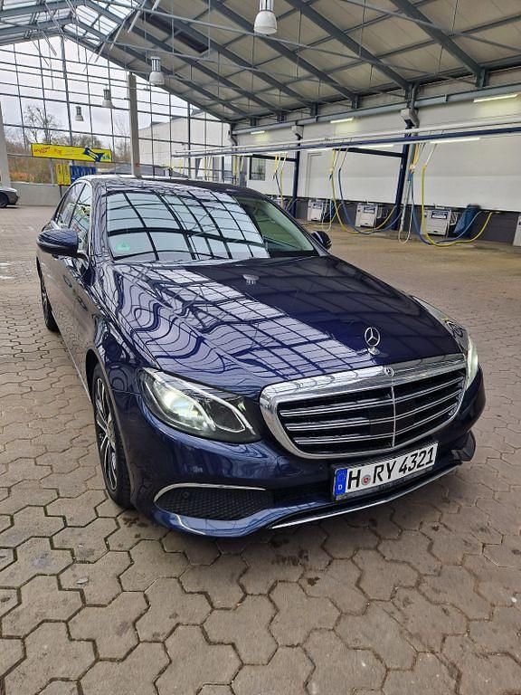 Blau Gebraucht 2019 Mercedes E400 Exclusive Limousine | 29.750 € (Etwas zu teuer) - Bild 1/4