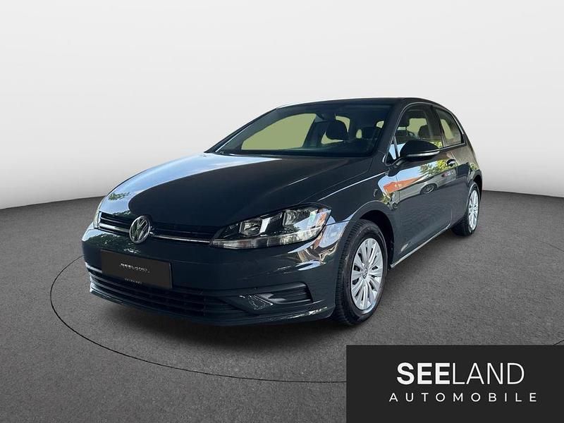 Grau Gebraucht 2018 VW Golf VII Trendline Limousine | 10.000 € (Superpreis) - Bild 1/4