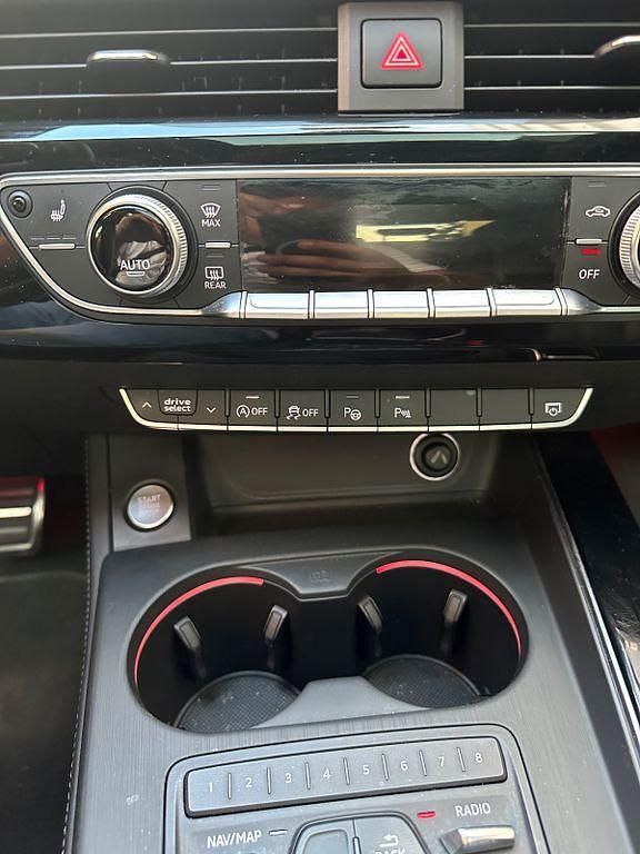 Gebraucht Audi A4 Sport 190 PS (139 kW) 2016 Grau Limousine