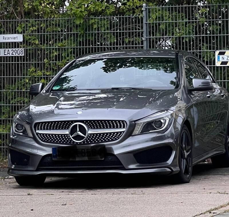 Grau Gebraucht 2013 Mercedes CLA220 Urban Limousine | 17.990 € (Etwas zu teuer) - Bild 1/2