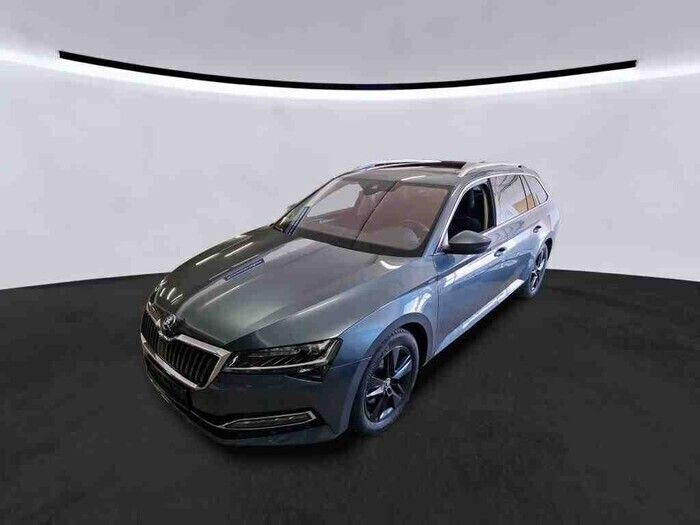 Grau Gebraucht 2022 Skoda Superb Style Kombi | 29.820 € (Fairer Preis) - Bild 1/2