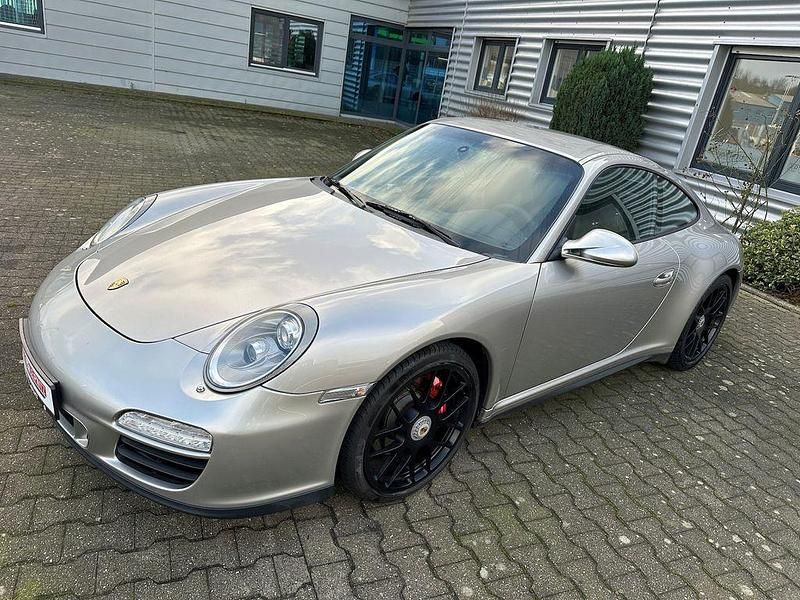 Platinsilber (metallic) Gebraucht 2011 Porsche 911 Carrera 4 GTS Chrono Coupé | 91.997 € (Etwas zu teuer) - Bild 1/4