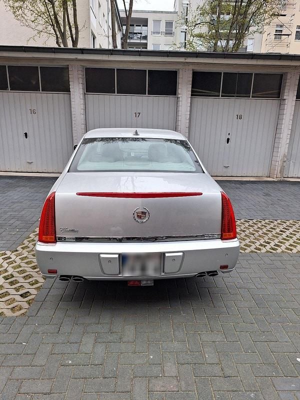 Usata Cadillac Deville 291 CV (214 kW) 2010 Argento Berlina