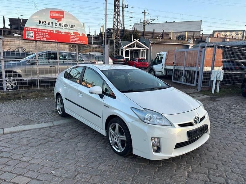 Gebraucht Toyota Prius Life 99 PS (72 kW) 2010 Weiß Kleinwagen