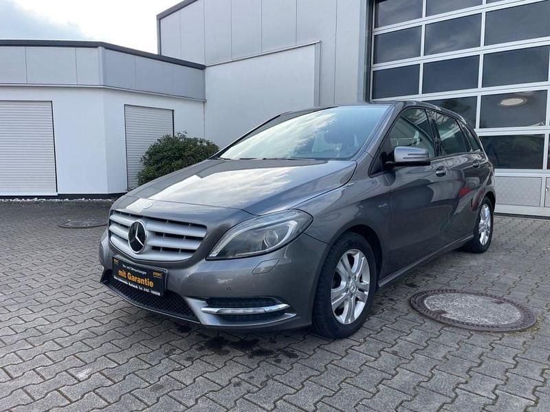 Gebraucht Mercedes B200 156 PS (114 kW) 2012 Grau Van / Kleinbus