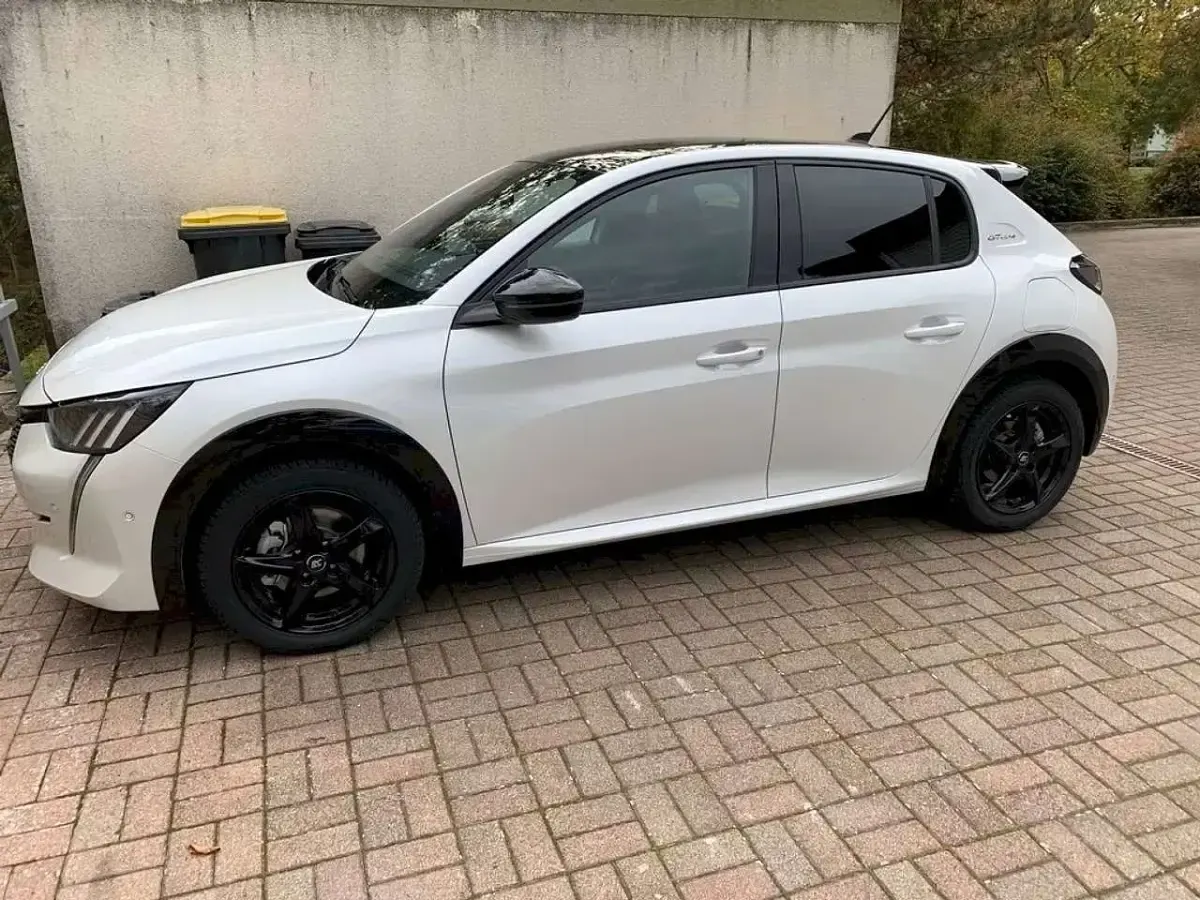 Gebraucht Peugeot 208 Allure GT-Line 101 PS (74 kW) 2020 Weiß Kleinwagen