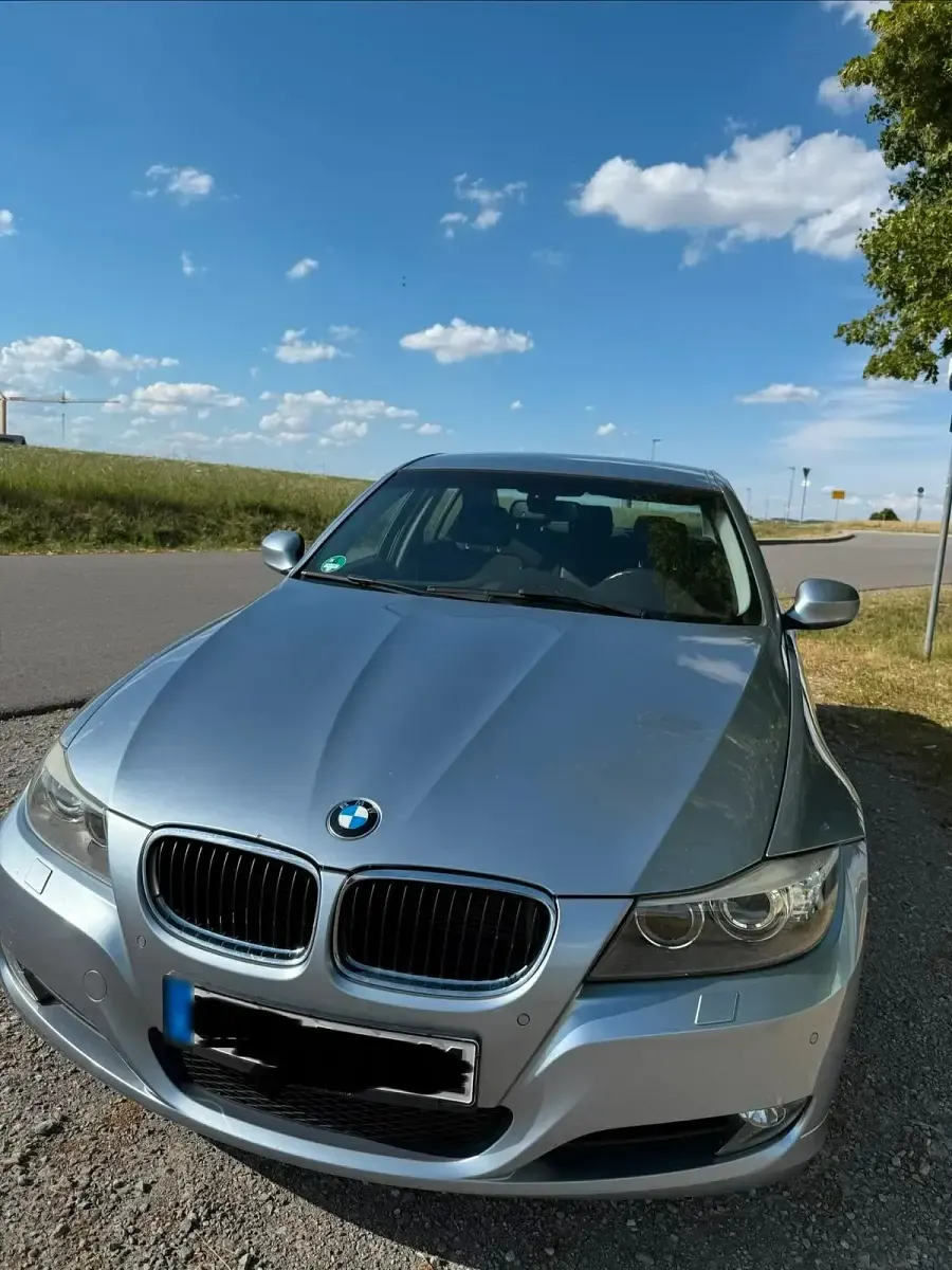 Gebraucht BMW 320 170 PS (125 kW) 2010 Blau Limousine