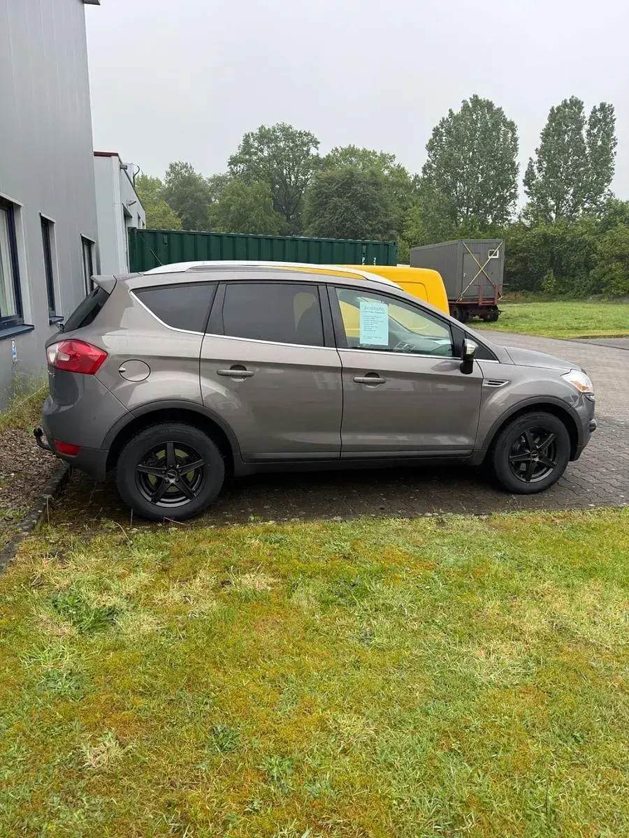 Gebraucht Ford Kuga Titanium 140 PS (102 kW) 2011 Braun SUV