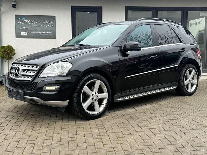 Schwarz Gebraucht 2010 Mercedes ML350 SUV | 8.980 € (Guter Preis) - Bild 1/4