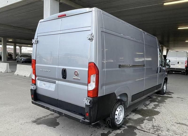Gebraucht Fiat Ducato 140 PS (102 kW) 2024 Grau Van