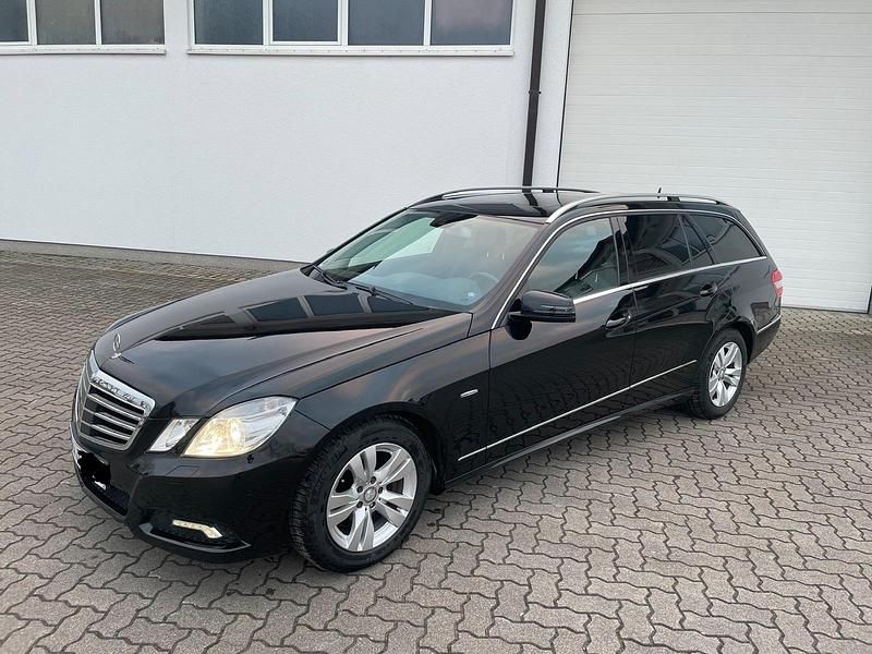 Schwarz Gebraucht 2009 Mercedes E350 Kombi | 9.750 € (Fairer Preis) - Bild 1/4