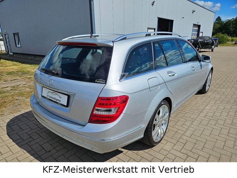 Gebraucht Mercedes C200 184 PS (135 kW) 2011 Silber Limousine
