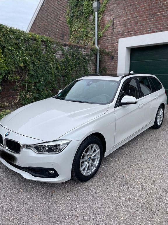 Weiß Gebraucht 2015 BMW 320 Advantage Kombi | 12.999 € (Fairer Preis) - Bild 1/4
