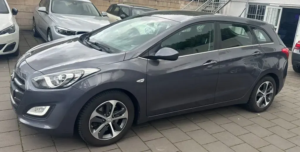 Gebraucht Hyundai i30 Trend 110 PS (80 kW) 2015 Grau Kombi