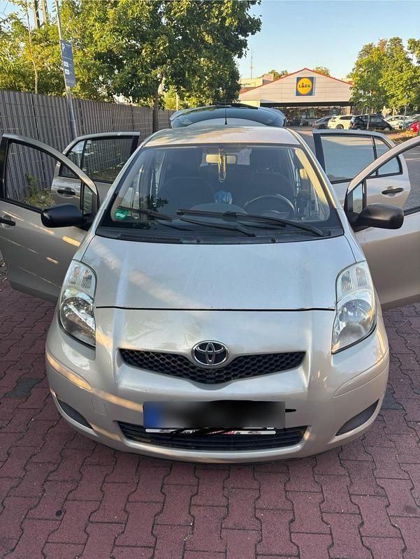 Gelb Gebraucht 2009 Toyota Yaris Kleinwagen | 2.600 € (Etwas zu teuer) - Bild 1/4