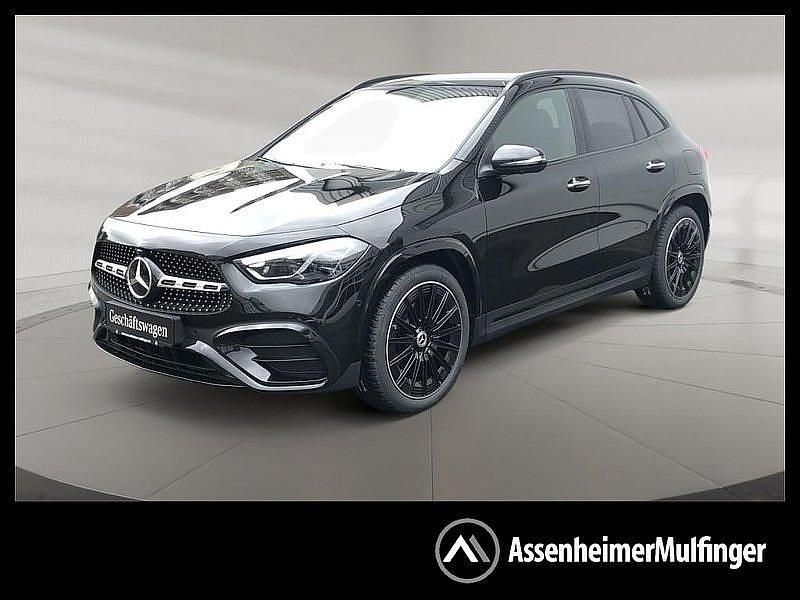 Metalliclack kosmosschwarz Gebraucht 2025 Mercedes GLA180 SUV | 45.780 € (Teuer) - Bild 1/4