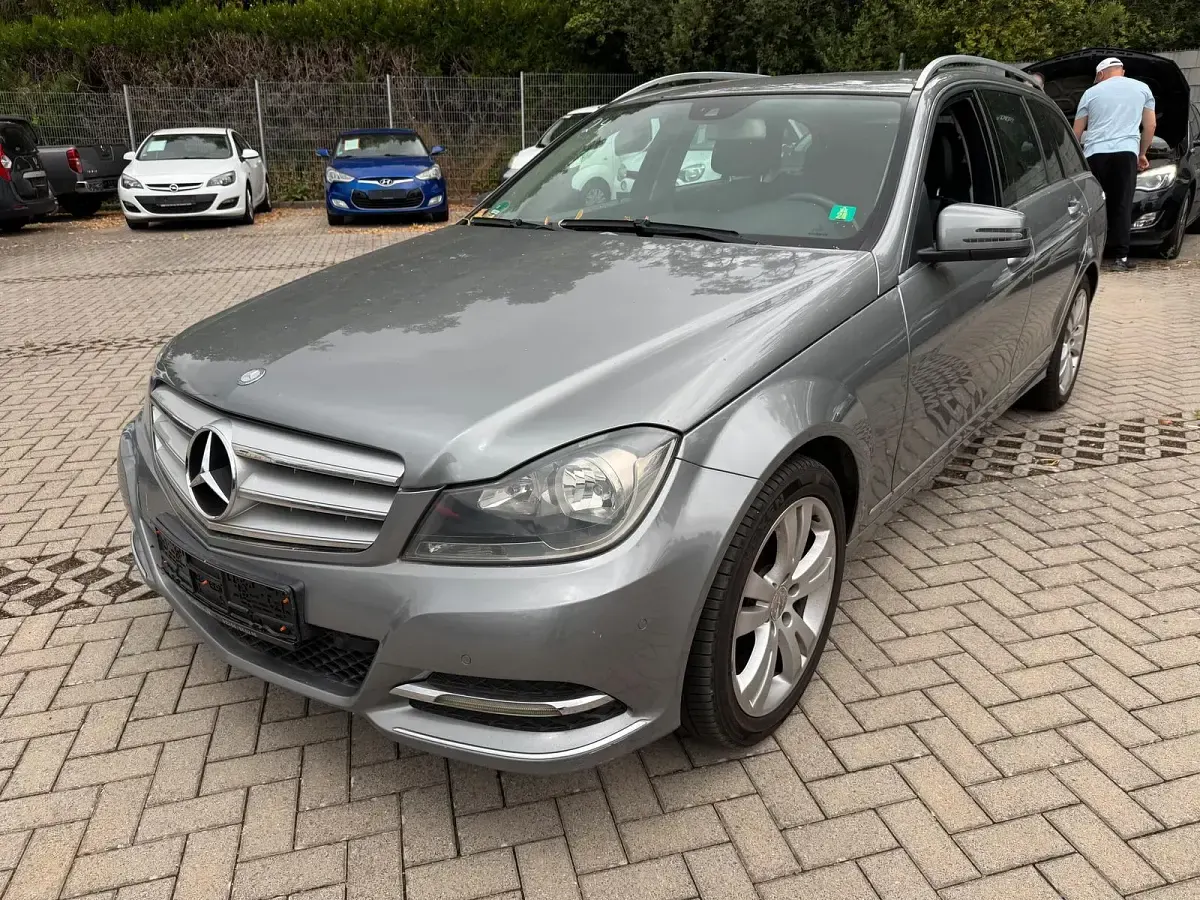 Gebraucht Mercedes C250 Avantgarde 204 PS (150 kW) 2012 Grau Kombi