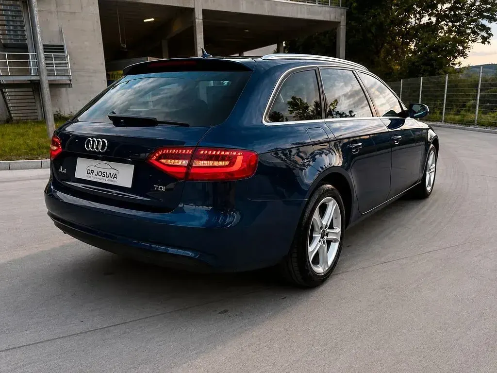 Gebraucht Audi A4 Ambiente 177 PS (130 kW) 2015 Blau Kombi