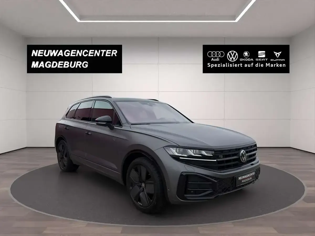 Gebraucht VW Touareg R-line 286 PS (210 kW) 2025 Siliziumgrau matt SUV