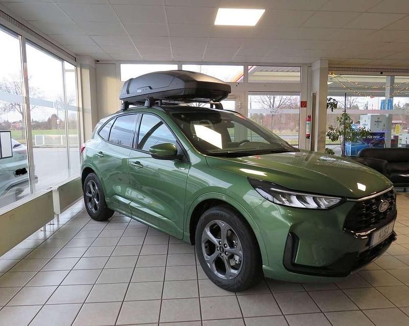 Neu Ford Kuga ST-Line 186 PS (136 kW) 2025 Bursting green SUV
