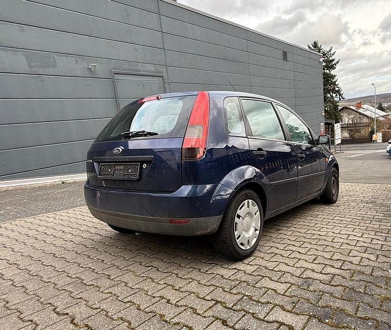 Gebraucht Ford Fiesta Ambiente 60 PS (44 kW) 2002 Blau Kleinwagen
