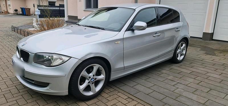 Gebraucht BMW 118 143 PS (105 kW) 2011 Silber Kleinwagen