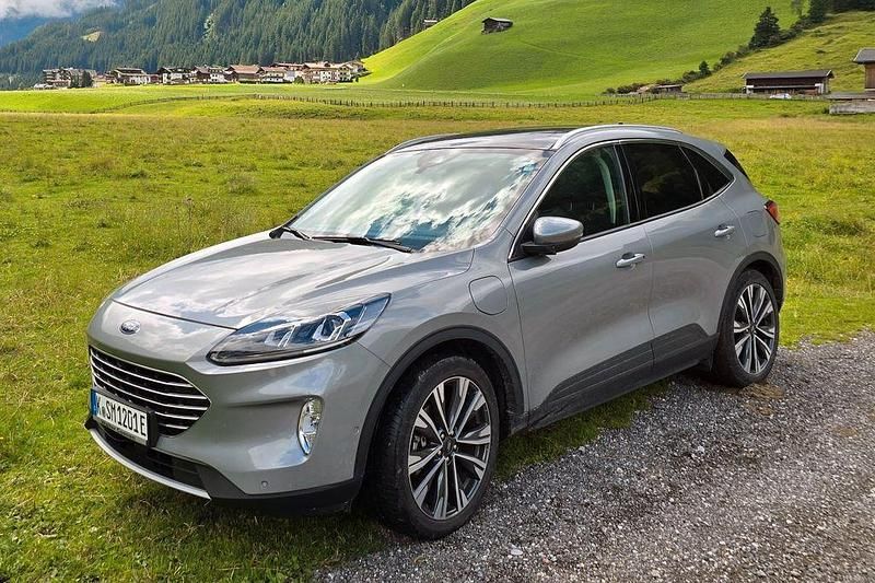 Grau Gebraucht 2021 Ford Kuga Titanium X SUV | 22.600 € (Fairer Preis) - Bild 1/4