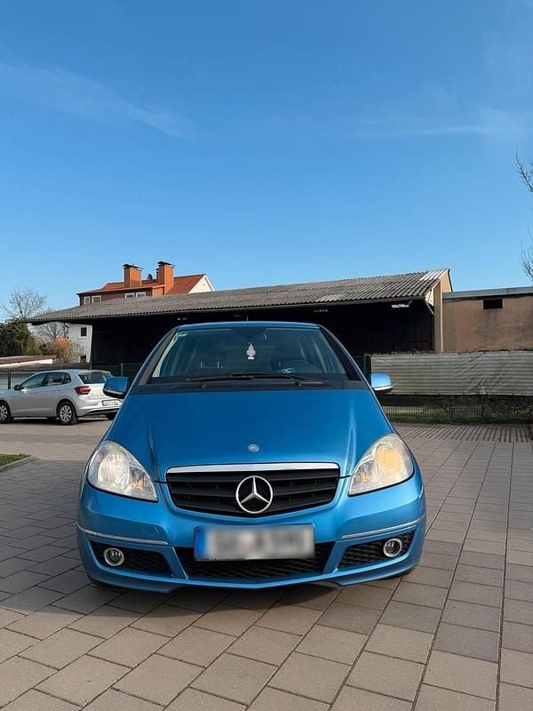 Gebraucht Mercedes A180 106 PS (77 kW) 2009 Blau Kleinwagen