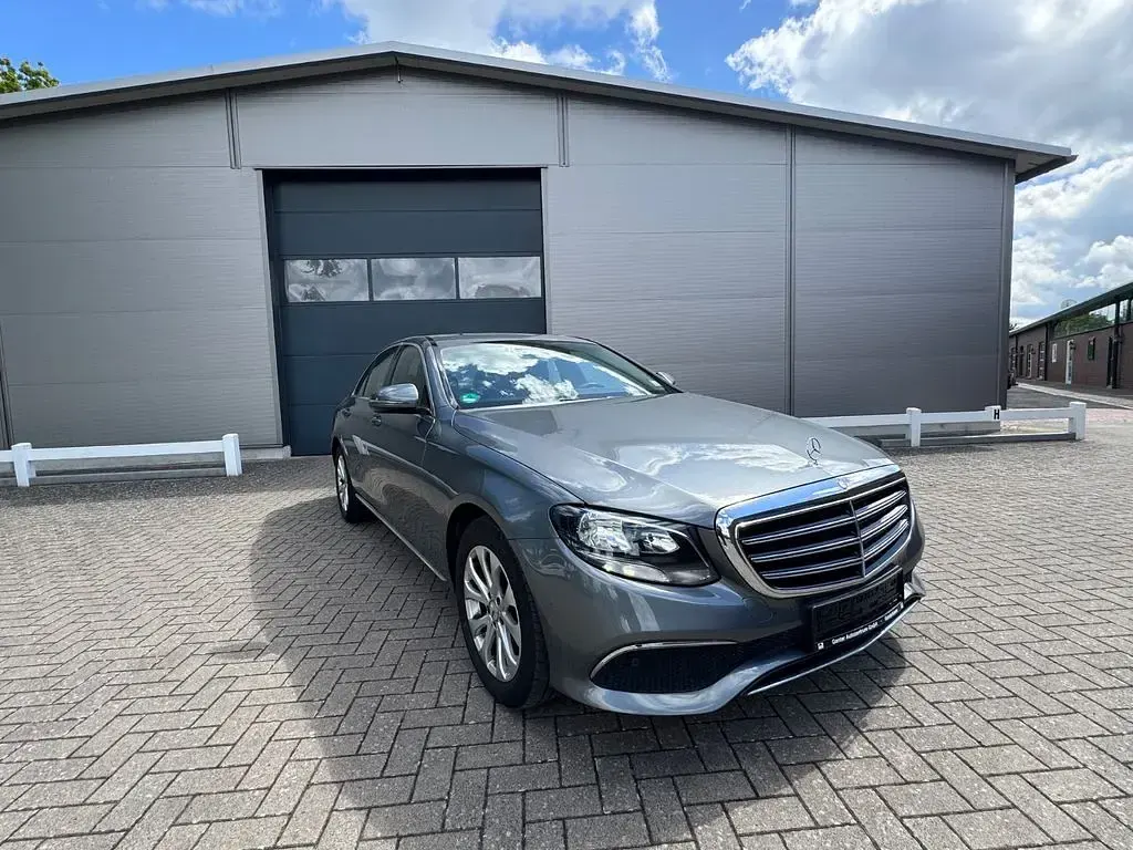 Używany Mercedes E200 184 KM (135 kW) 2016 Szary Sedan/Limuzyna