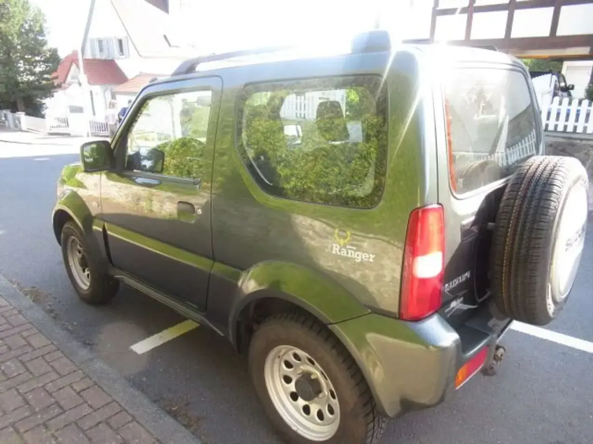 Gebraucht Suzuki Jimny Club 84 PS (61 kW) 2016 Grünmet SUV