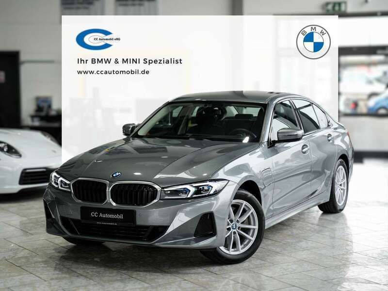 Skyscraper grau Gebraucht 2023 BMW 330e Limousine | 34.999 € - Bild 1/3