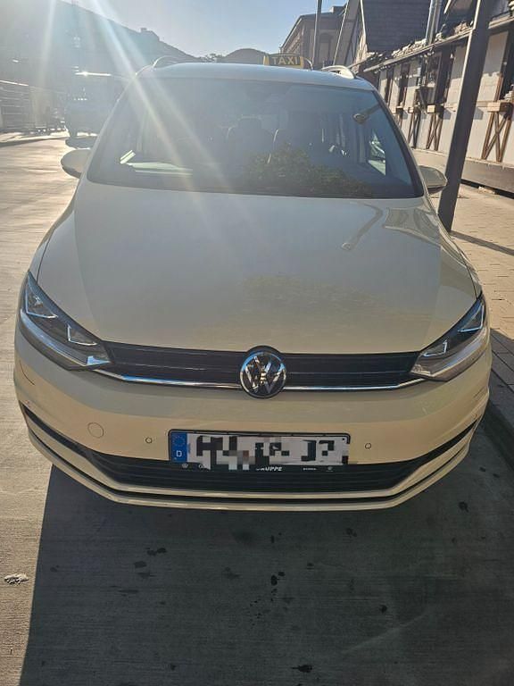 Beige Gebraucht 2025 VW Touran Van / Kleinbus | 30.500 € (Guter Preis) - Bild 1/4
