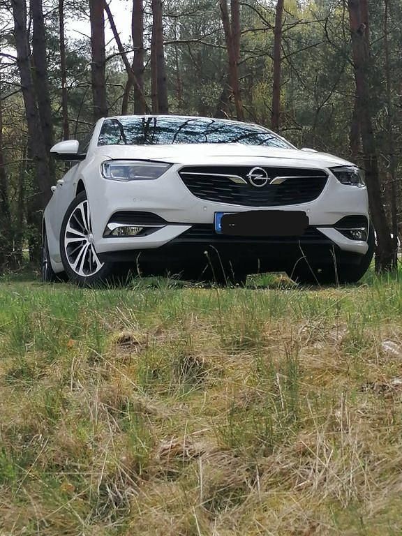 Weiß Gebraucht 2017 Opel Insignia Dynamic Limousine | 14.900 € (Guter Preis) - Bild 1/4