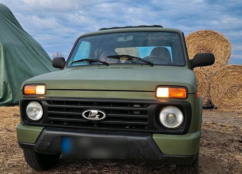 Gebraucht Lada Urban 83 PS (61 kW) 2017 Grün SUV